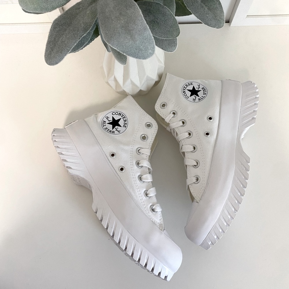 *NEVER WORN* Chuck Taylor All Star Lugged 2.0 NEVER WORN